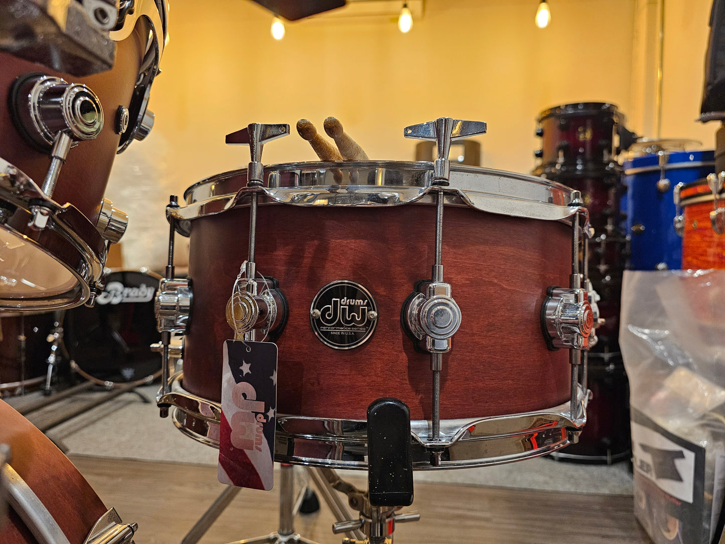 Dw Performance series made in US Tobacco satin 7 pcs. drums set