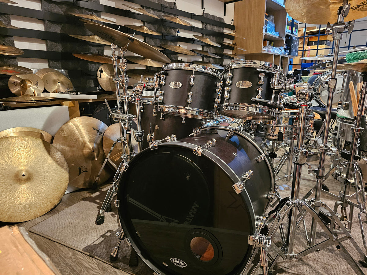 Pearl Reference pure Matte black 5 pcs. drums kit