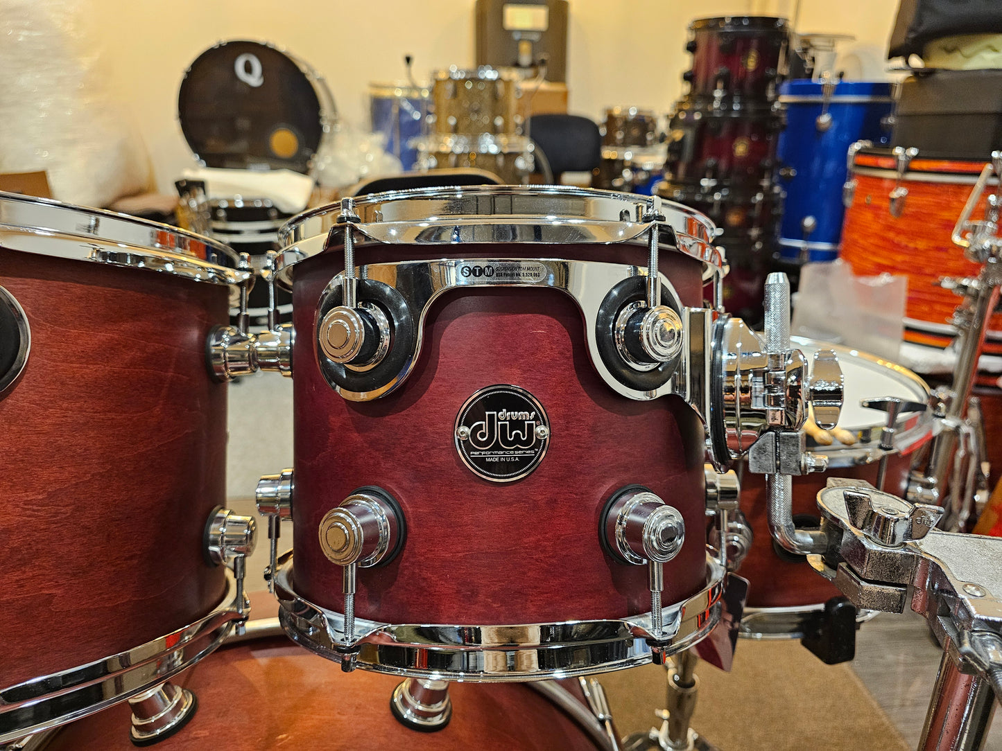 Dw Performance series made in US Tobacco satin 7 pcs. drums set