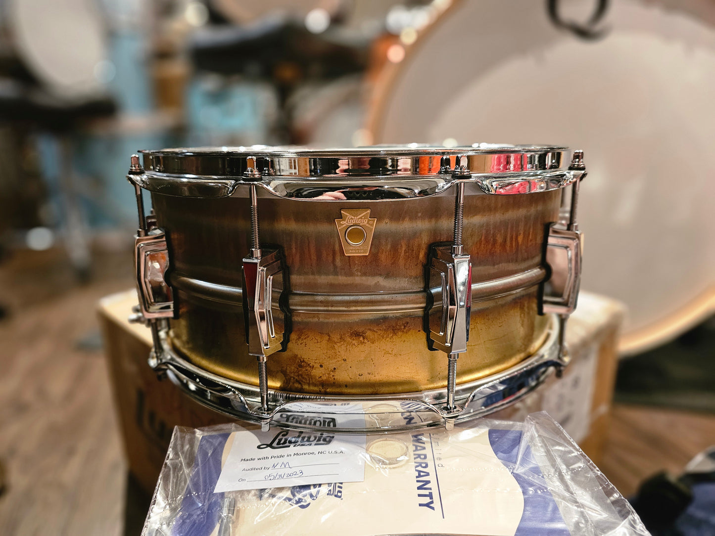 Ludwig LB464R Raw brass phonic 14x6.5 snare drum