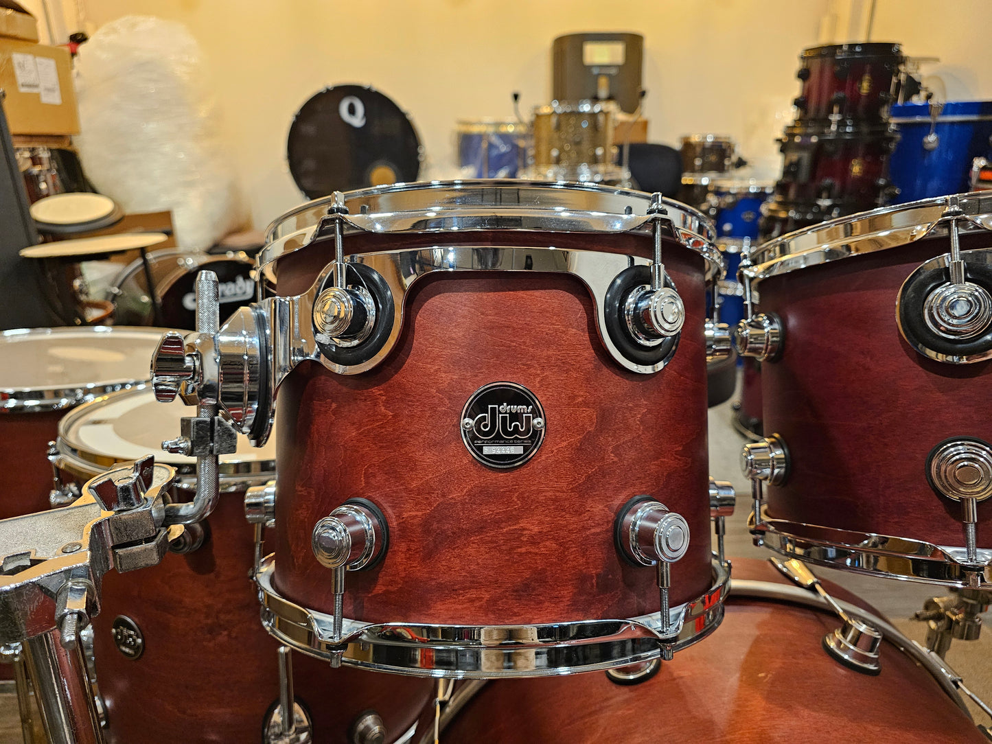 Dw Performance series made in US Tobacco satin 7 pcs. drums set