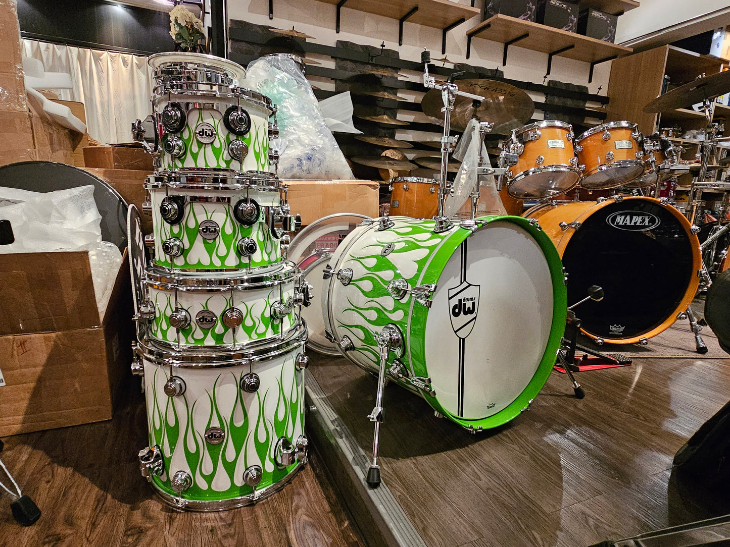 Dw Collectors Exotic Maple shell custom hot rod graphic flames 5 pcs. drums set