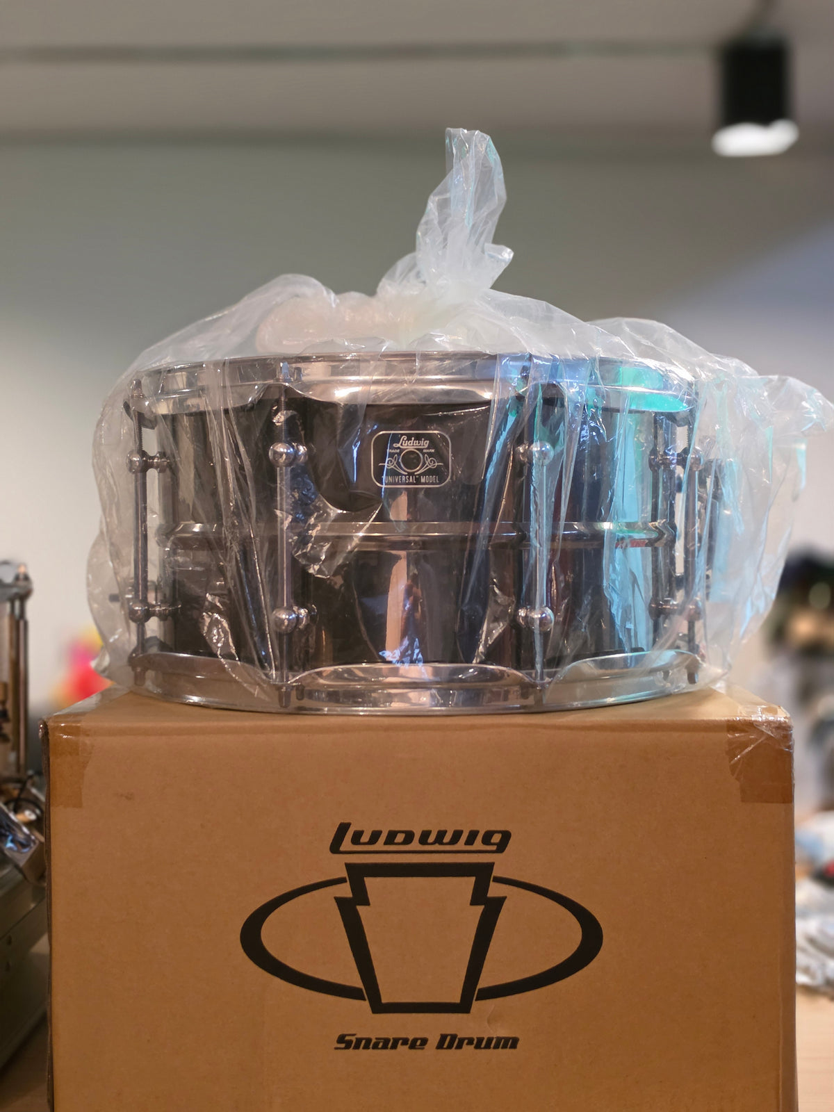 Ludwig Universal brass 13x7 snare drum