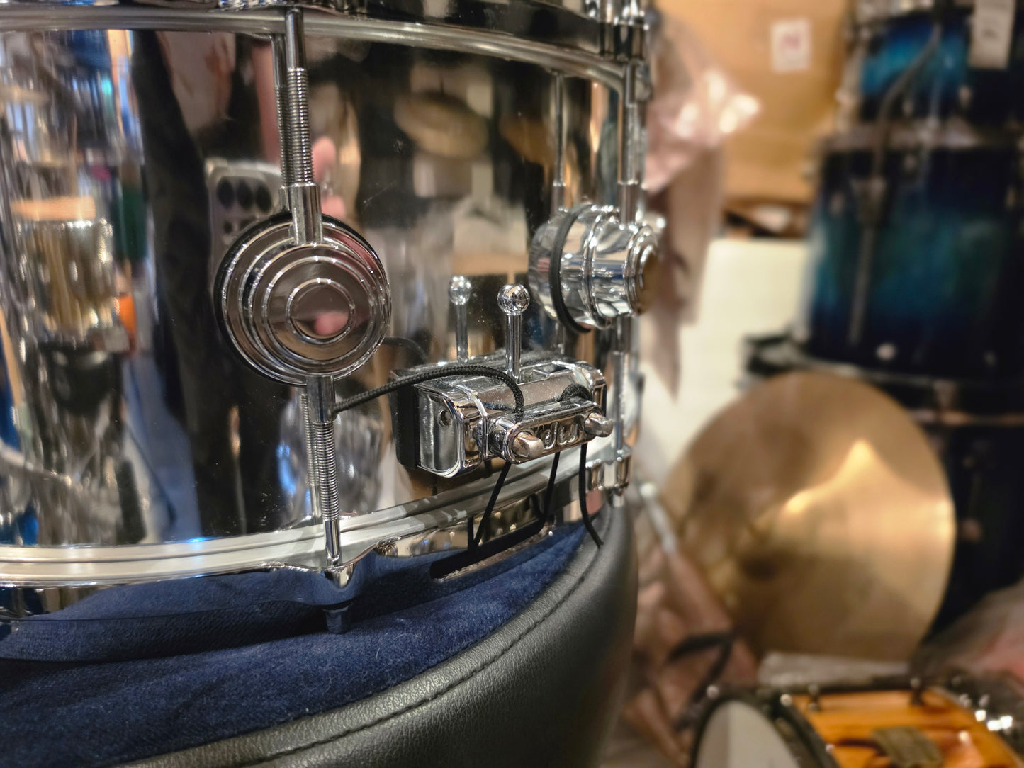DW Collectors chrome over Maple/Mahogany 14x6.5 snare drum