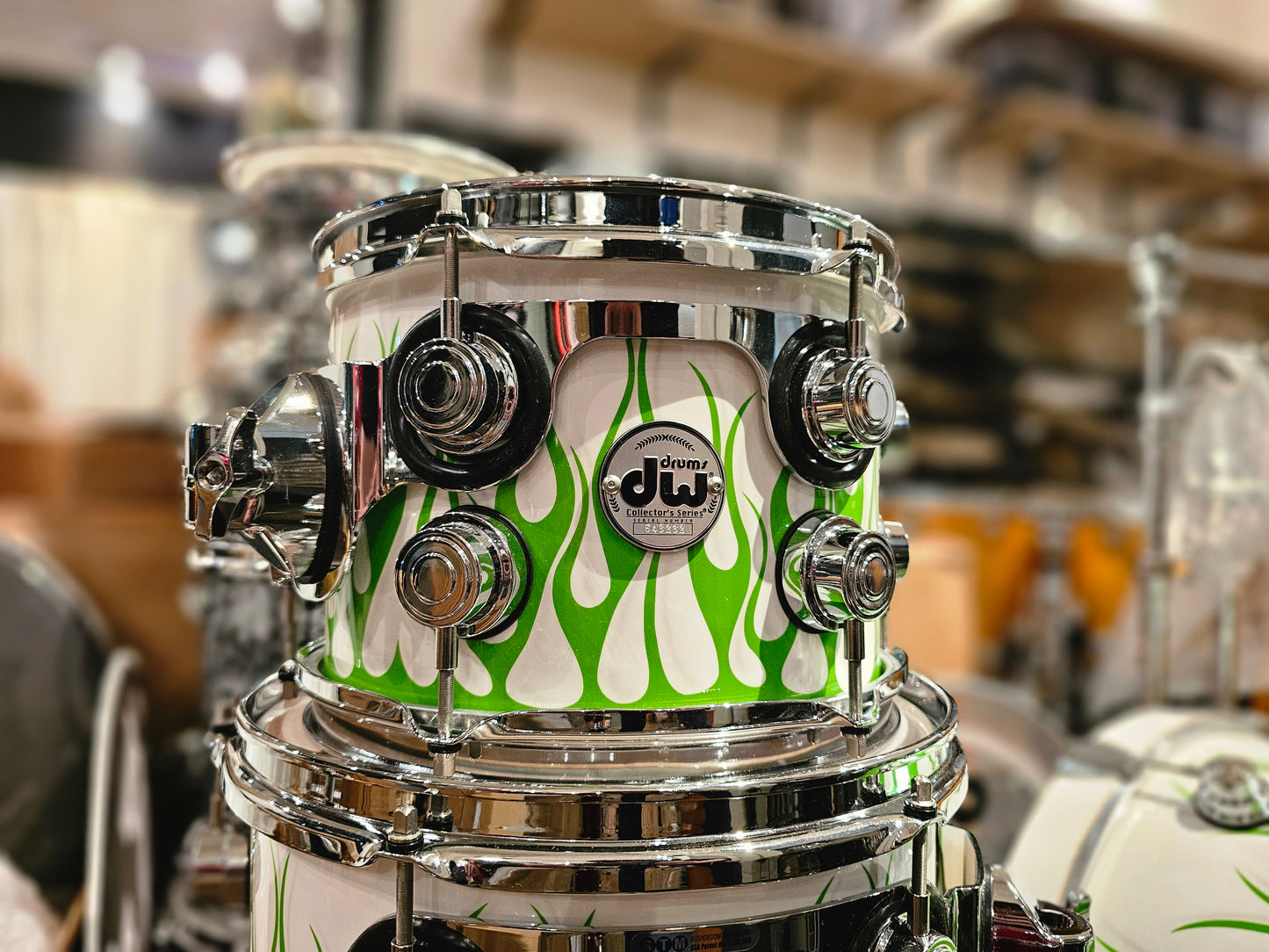 Dw Collectors Exotic Maple shell custom hot rod graphic flames 5 pcs. drums set