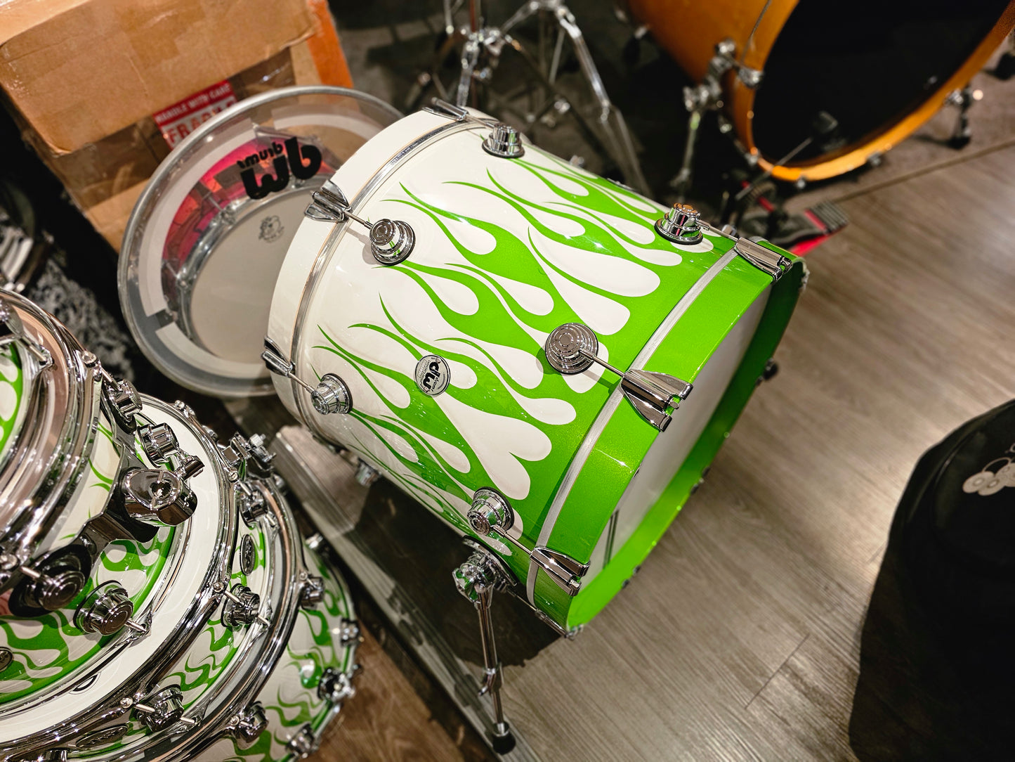 Dw Collectors Exotic Maple shell custom hot rod graphic flames 5 pcs. drums set