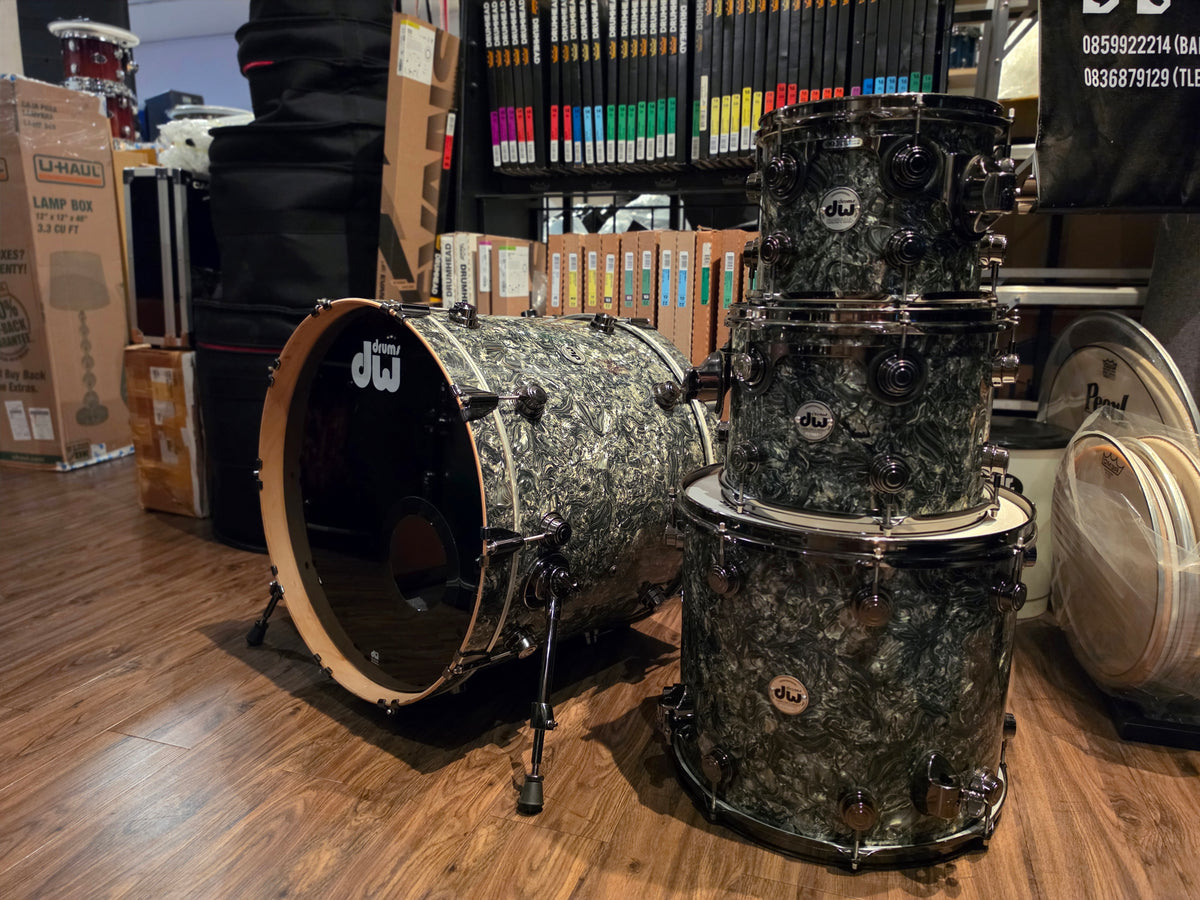 DW Collectors SSC pure Maple Silver abalone 4 pcs. drums kit