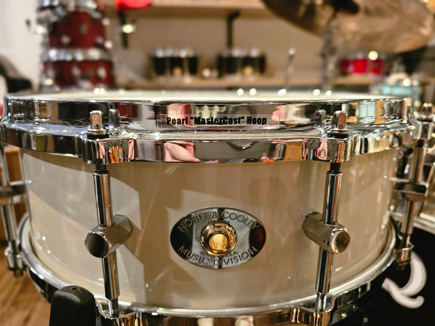 Noble & Cooley NC SS Classic Maple shell Antique white 14x5 snare drum