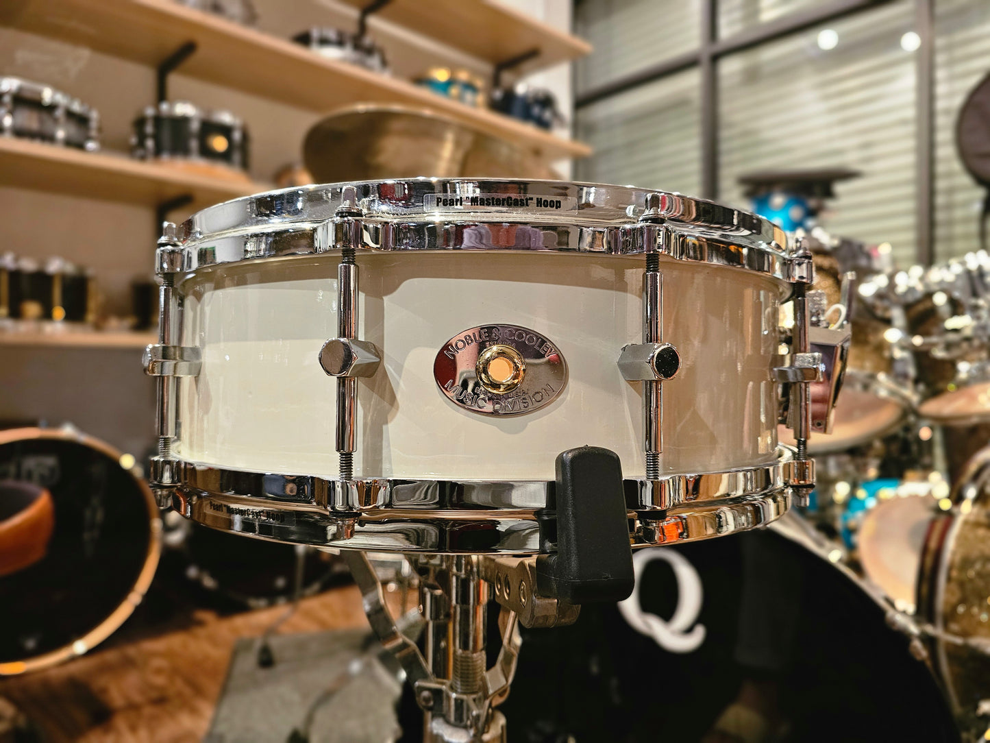 Noble & Cooley NC SS Classic Maple shell Antique white 14x5 snare drum