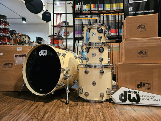 Dw Collectors Maple/Mahogany Double creme specialty lacquer finish 4 pcs. drums set