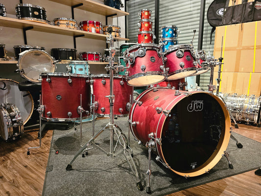 Dw Performance series made in US Tobacco satin 7 pcs. drums set